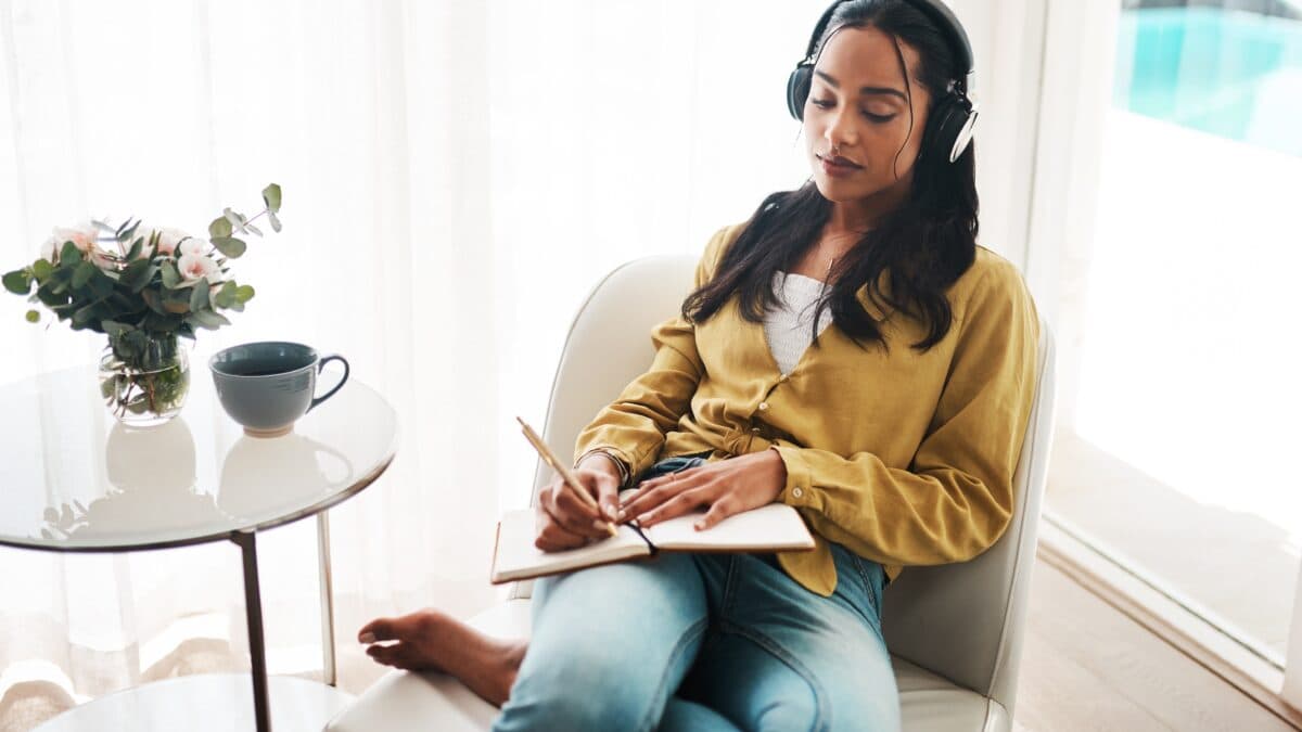 women journaling mindfully