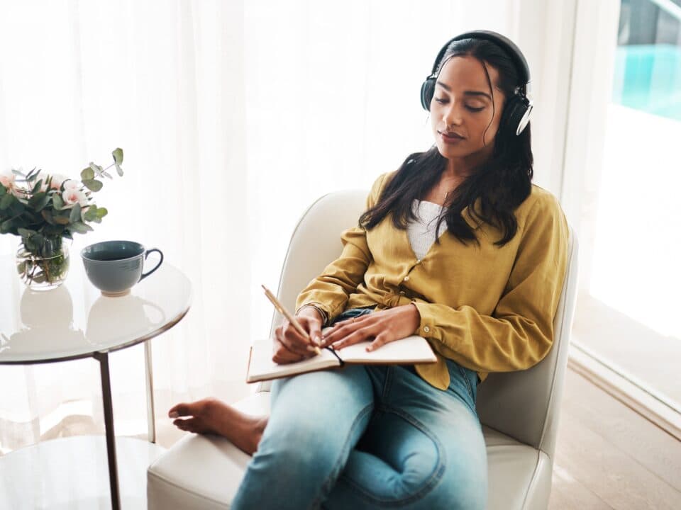 women journaling mindfully